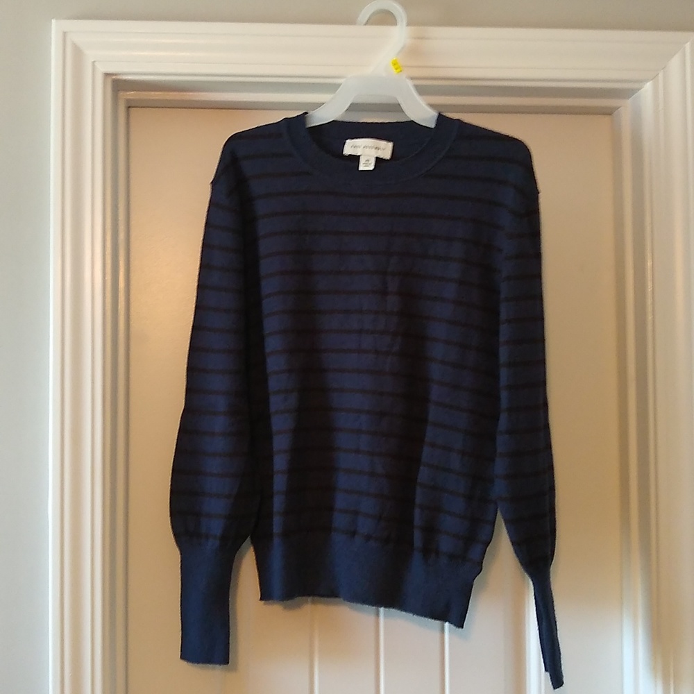 Free Assembly size extra small dark blue sweater